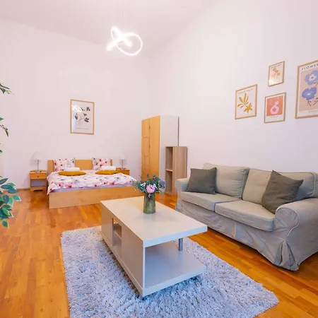 Apartment Grand Next To The Fashion Road Budapest