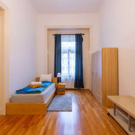 Apartment Grand Next To The Fashion Road *