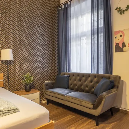 Deluxe Center W' 5 Bedrooms Apartment *