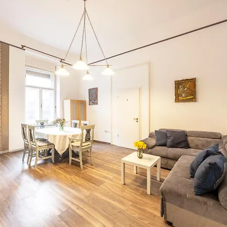 Deluxe Center W' 5 Bedrooms