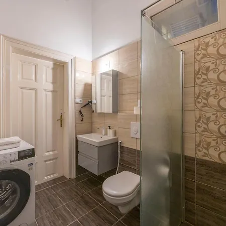 Apartment Deluxe Center W' 5 Bedrooms Budapest