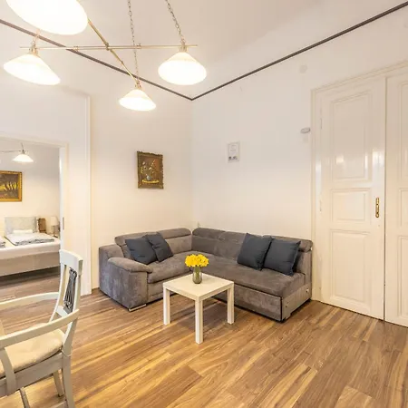 Deluxe Center W' 5 Bedrooms Apartment