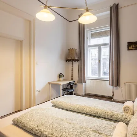 Deluxe Center W' 5 Bedrooms