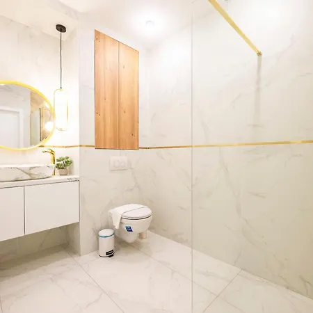 Luxurious Charming E47 Center By Prestige Homes Budapest