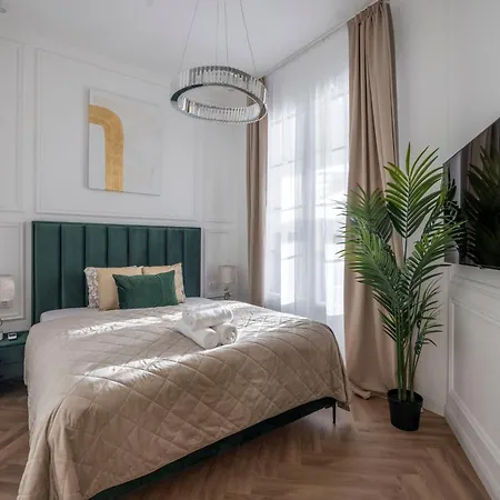 Apartment Luxurious Charming E47 Center By Prestige Homes