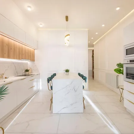 Luxurious Charming E47 Center By Prestige Homes