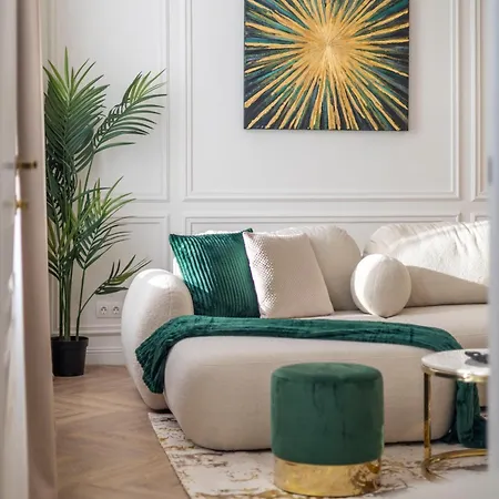 Luxurious Charming E47 Center By Prestige Homes Apartment *