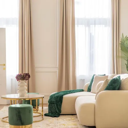 Apartment Luxurious Charming E47 Center By Prestige Homes