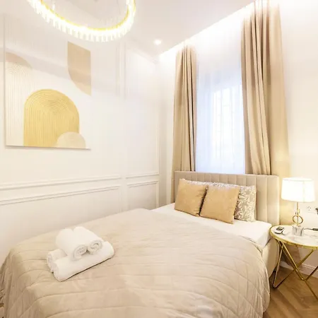 Apartment Luxurious Charming E47 Center By Prestige Homes