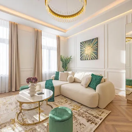 Luxurious Charming E47 Center By Prestige Homes Apartment *