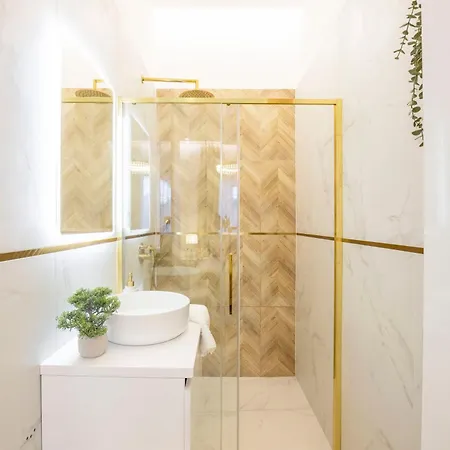 Luxurious Charming E47 Center By Prestige Homes Budapest