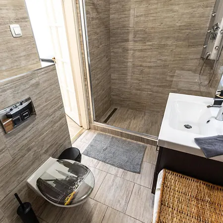 Apartment Gozsdu White Raven 504 With Free Underground Parking *