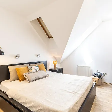 Gozsdu White Raven 504 With Free Underground Parking Apartment Budapest