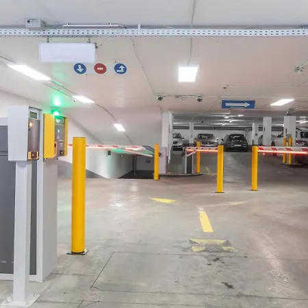 Modern 3br Free Parking Prime Location Apartment *