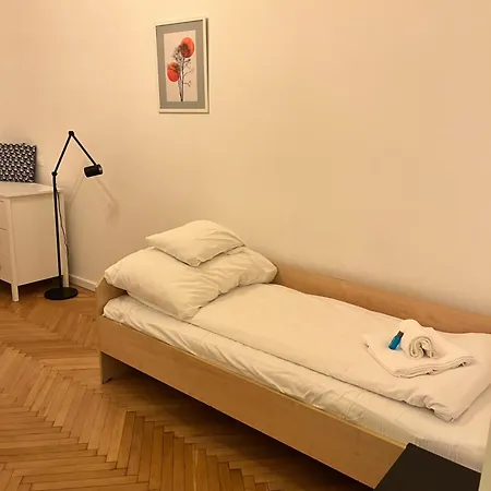 Modern 3br Free Parking Prime Location Apartment