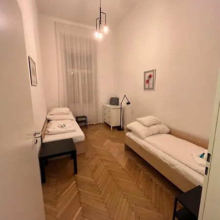 Modern 3br Free Parking Prime Location *