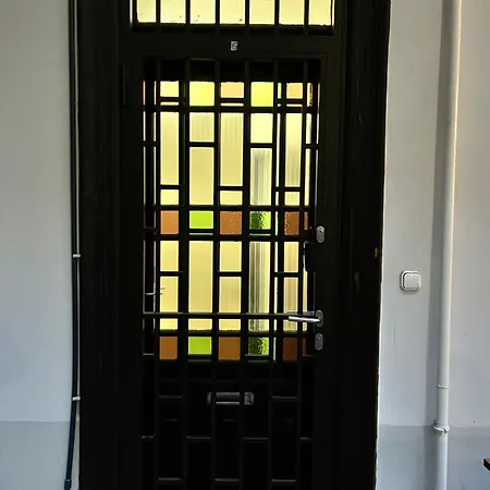 Modern 3br Free Parking Prime Location Apartment
