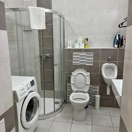 Modern 3br Free Parking Prime Location Apartment *
