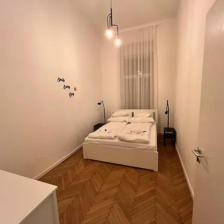 Modern 3br Free Parking Prime Location