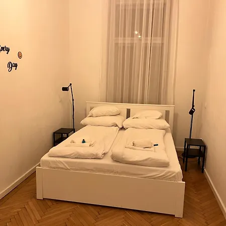 Apartment Modern 3br Free Parking Prime Location *