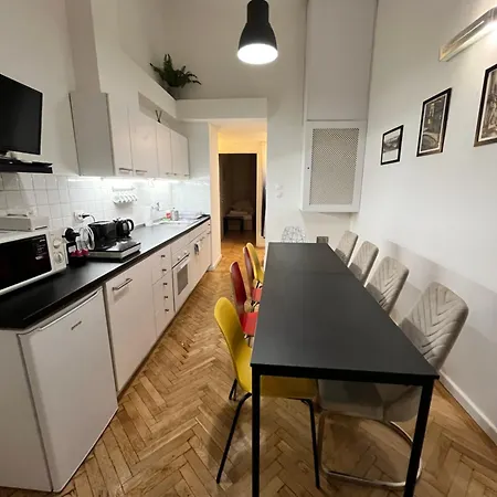 Modern 3br Free Parking Prime Location Apartment Budapest