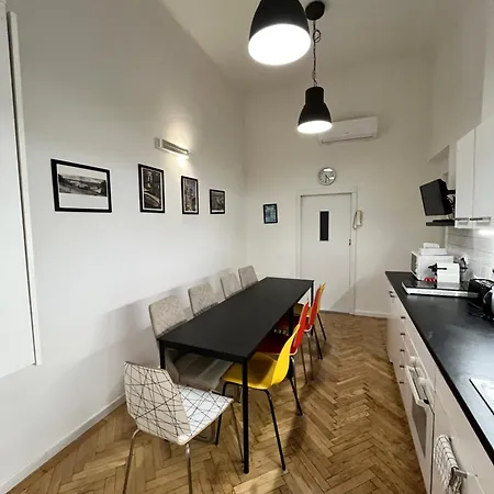 Modern 3br Free Parking Prime Location Budapest