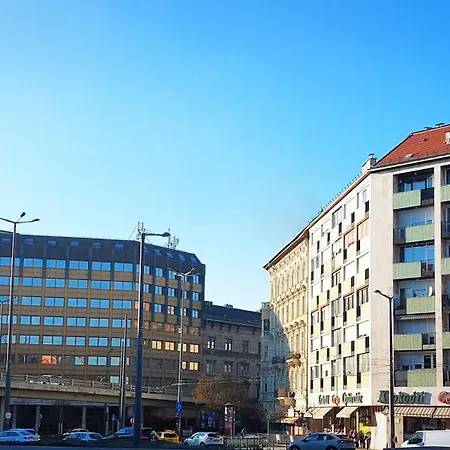 Station Lux Downtown Apartment