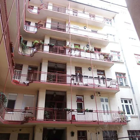 Dohany Street Apartment