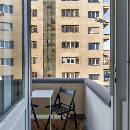 Jp16 Papa Apartment