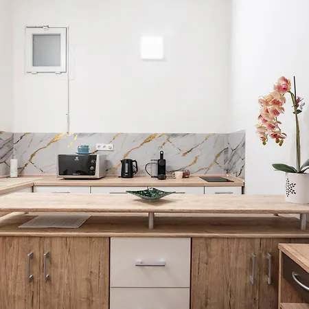 Rowena Apartment *