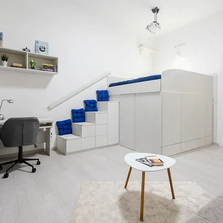 Rowena Apartment