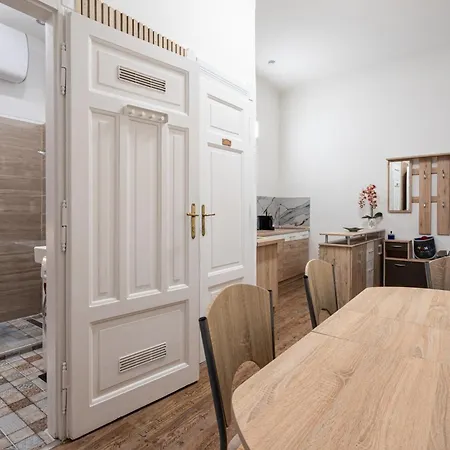 Rowena Apartment