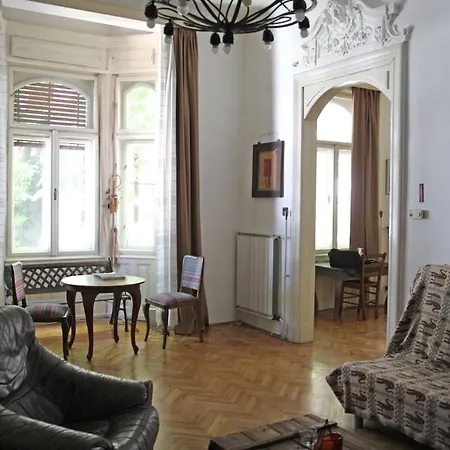 Apartment Keleti Hangulatu A Varnegyedben