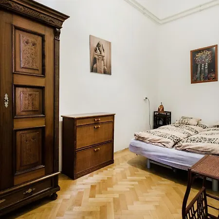 Apartment Keleti Hangulatu A Varnegyedben