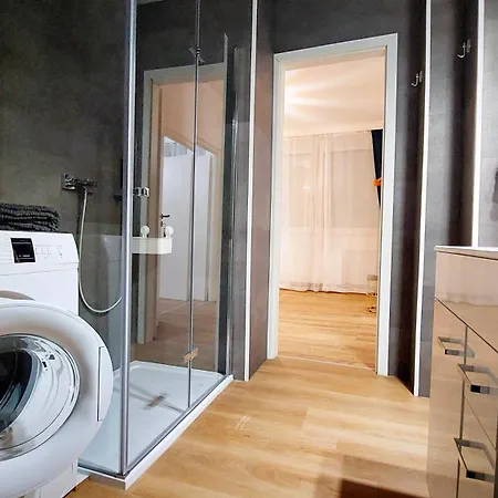 Station Lux Downtown Apartment