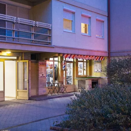 Bao An Center - Free Parking Apartment *