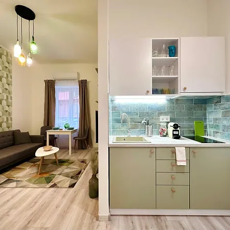 Colorful By The Danube Apartment