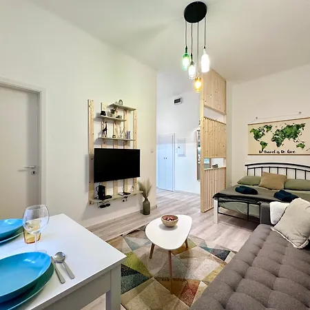 Apartment Colorful By The Danube Budapest