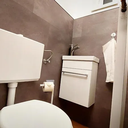 Station Lux Downtown Apartment *