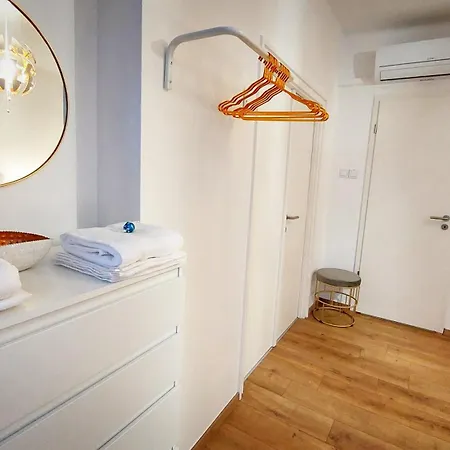 Station Lux Downtown Apartment *