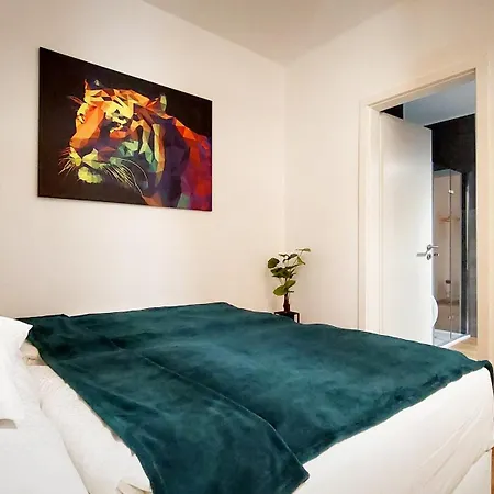 Station Lux Downtown Apartment *