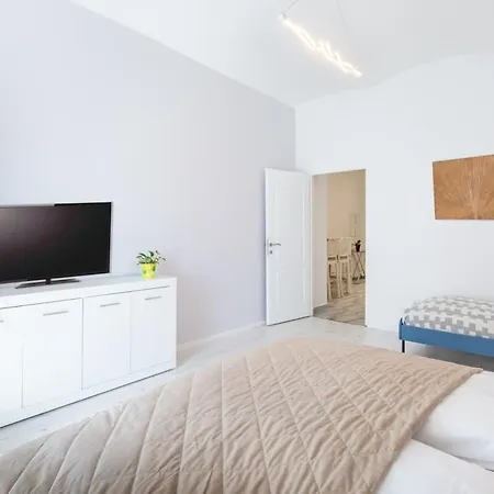 Cozy New - Easy Center Access *