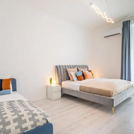 Cozy New - Easy Center Access Apartment *