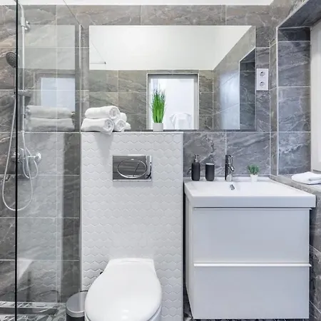 Cozy New - Easy Center Access *