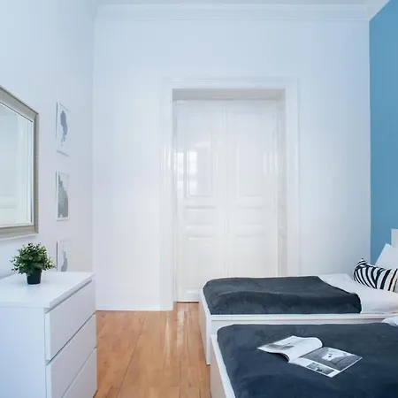 New Trendy At The Perfect Location Apartment *