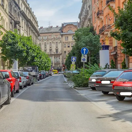 Downtown House Red Apartment Budapest