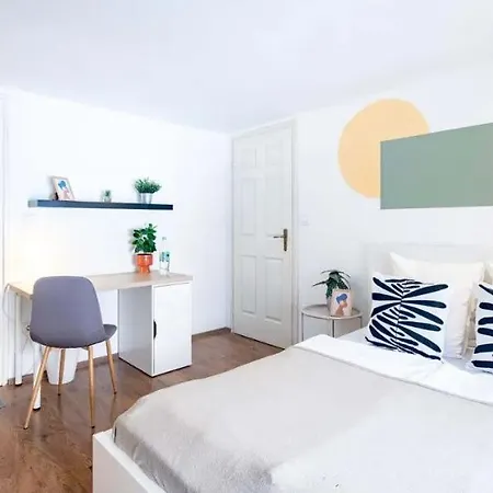 Apartment Cityscape Budget Szoevetseg 2 *
