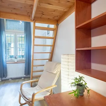 Apartment Cityscape Budget Summer Flat *