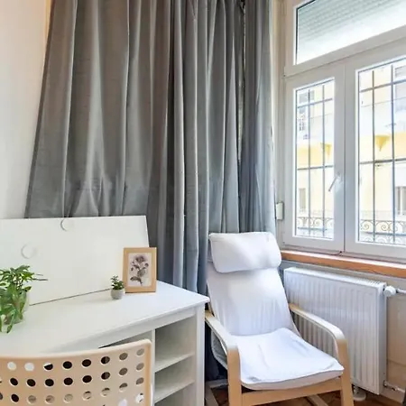 Cityscape Budget Summer Flat *