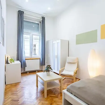 Apartment Cityscape Budget Summer Flat